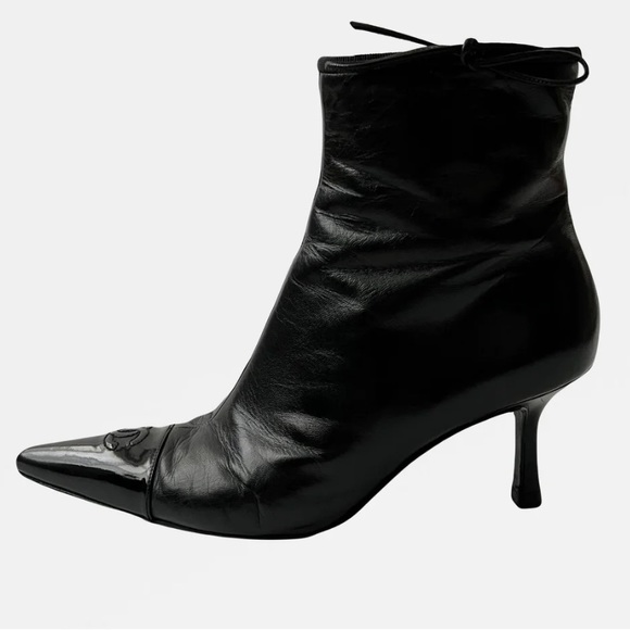 Gorgeous Chanel vintage booties - Picture 3 of 15